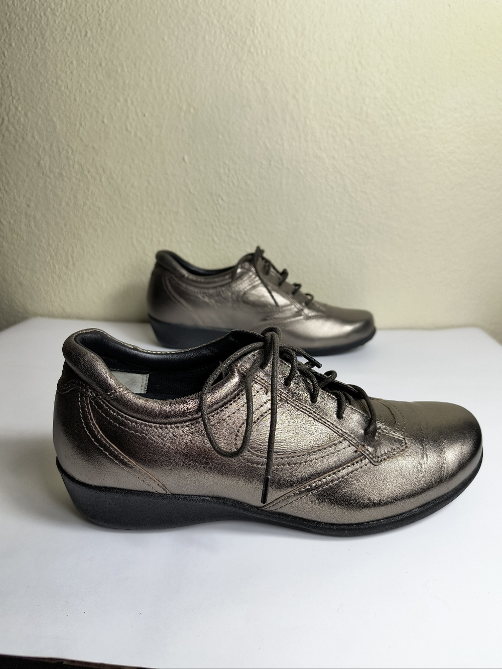 DREW Prague 8 Narrow Metallic Bronze Oxfords Pewter Loafers